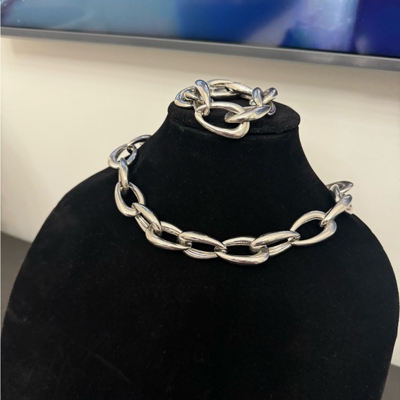 Vince camuto silver chunky neckless and bracelet set - Picture 5 of 5